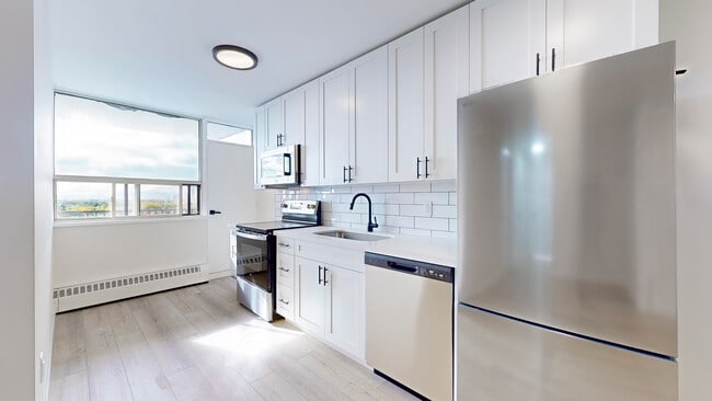 Photo - 675 Martin Grove Rd