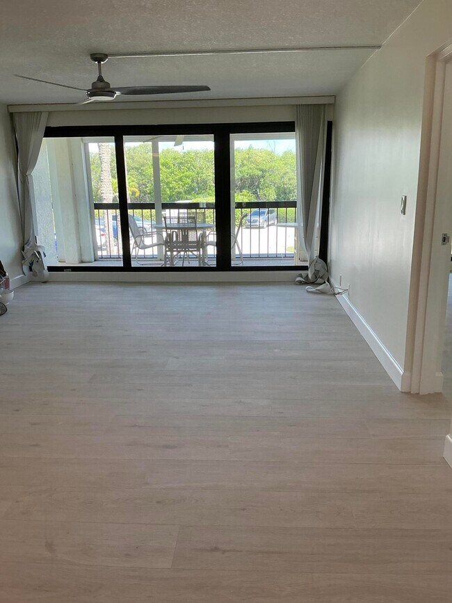 Photo - 3792 NE Ocean Blvd Unidad 211-N