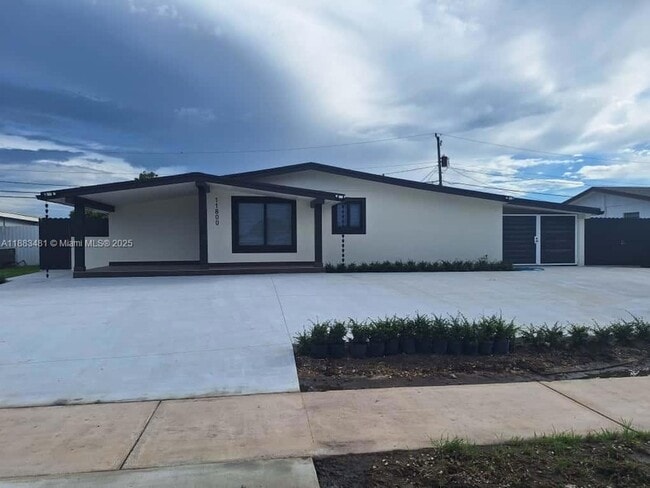 Building Photo - 11800 SW 176th St Rental