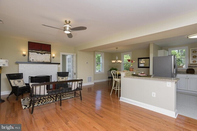 Photo - 611 Hilltop Rd