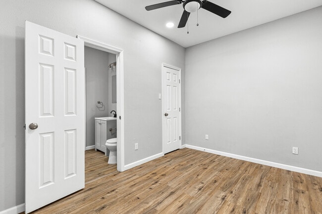 Photo - 221 N Bermuda St