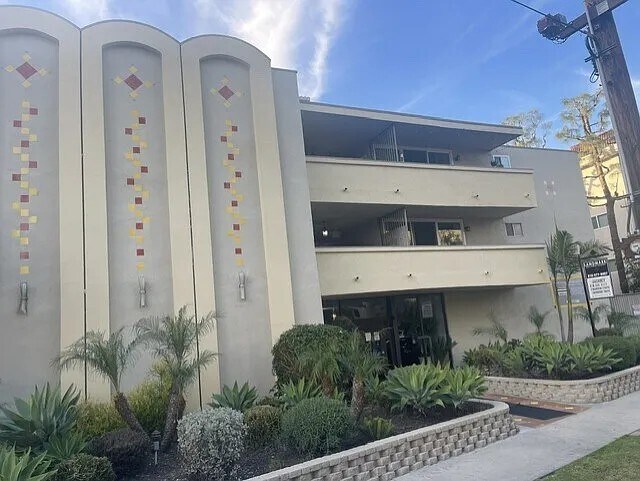 Photo - Willis Manor Apartments