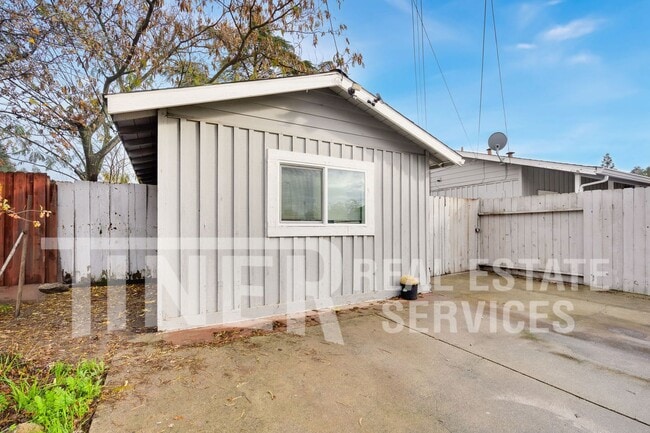 Photo - 2922 Walnut Ave