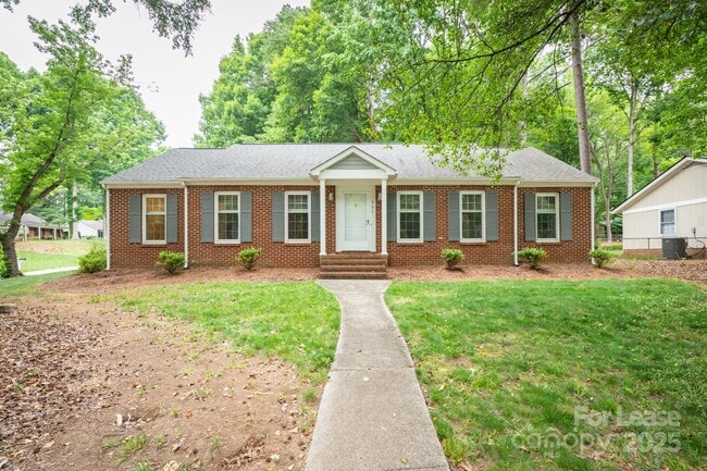 Building Photo - 901 Winter Wood Dr