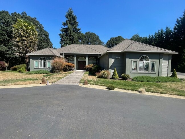 Building Photo - Beautiful 4 Bedroom on 2.5 Acres! Rental