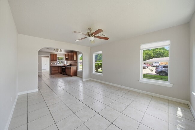 Photo - 1102 Johnson St