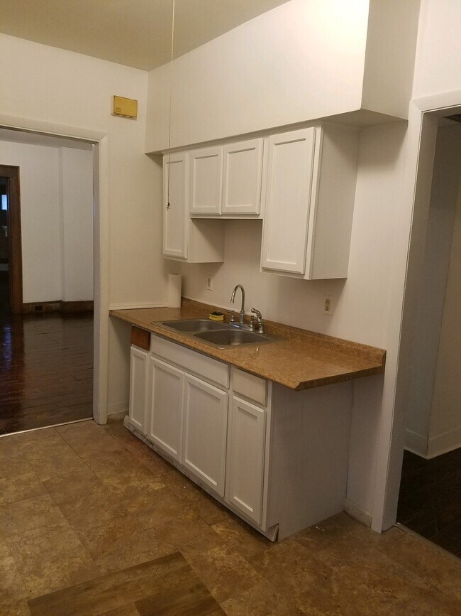 Photo - 657 W 8th St Unidad 1