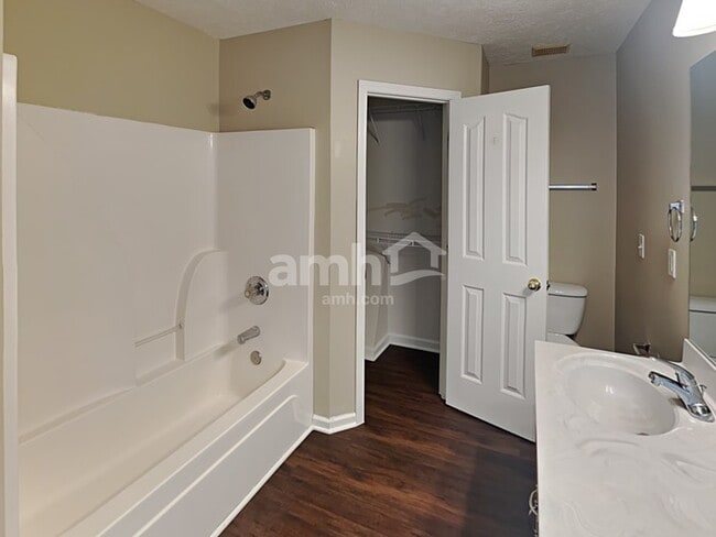 Building Photo - 3414 Leslie Ln Rental