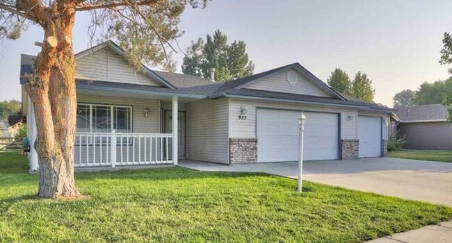 Building Photo - 3 Bedroom with 3 Car Garage - Eagle, Idaho