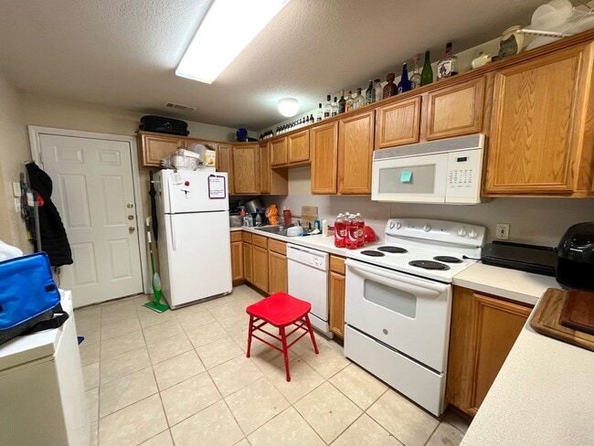 Photo - AUGUST PRE-LEASE!! 3 Bed/3 Bath Duplex in ...