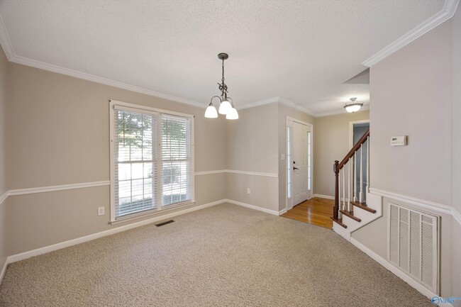 Photo - 115 Medicine Bend Ct