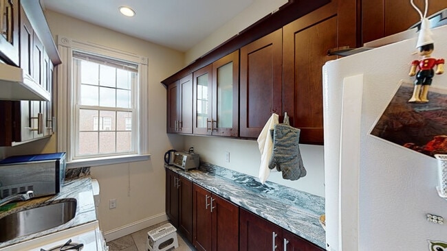 Photo - 18 Glenville Ave