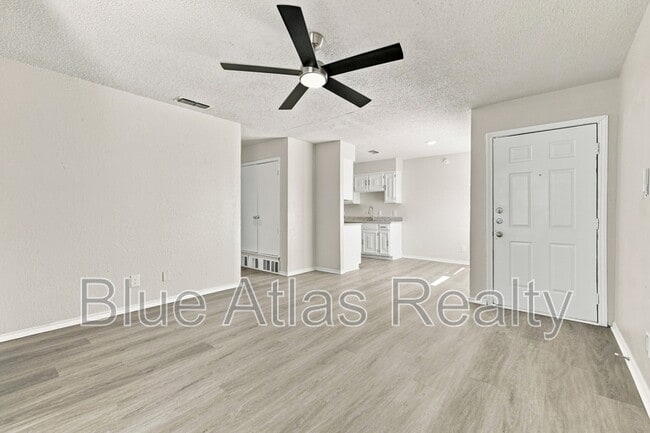 8133 Foxfire Ln