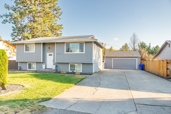 Building Photo - 6204 E 10th Ave Rental