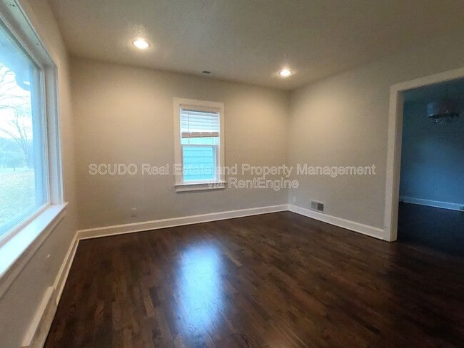 Photo - 8331 Ward Pkwy
