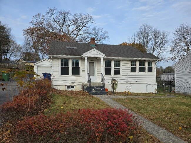 Building Photo - 22 Holly St