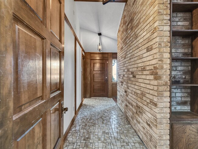 Photo - 8 Shadowood St