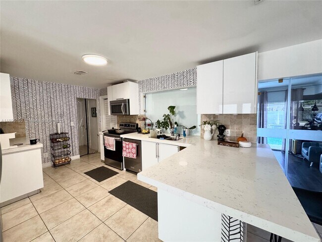 Photo - 19410 NE 19th Ave