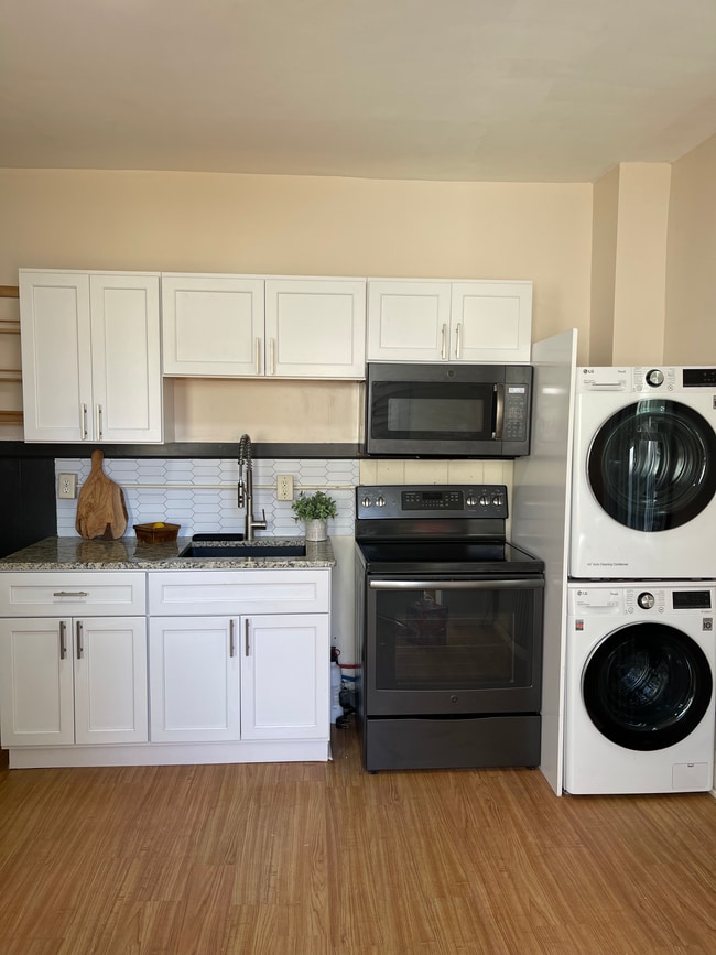 Kitchen/Laundry - 305 N 5th Ave Unit #2