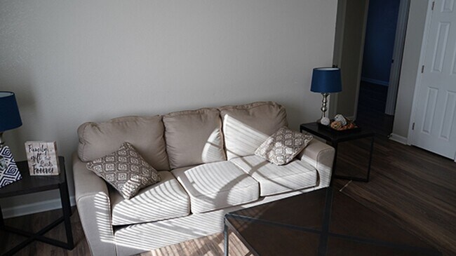 Photo - Holmes Pointe Apartments