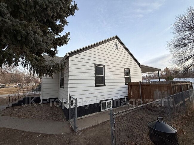 Photo - 2312 5th Ave N