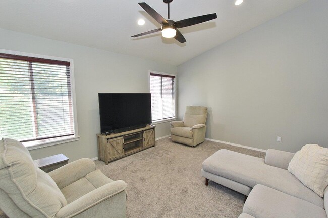 Photo - 1915 W Mulhuland Ct