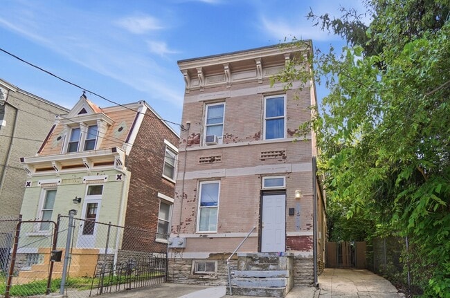 2238 Flora St