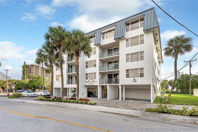 Building Photo - 112 N Birch Rd Unit 202