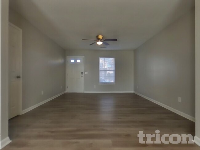 Photo - 725 Jack Russell Ct