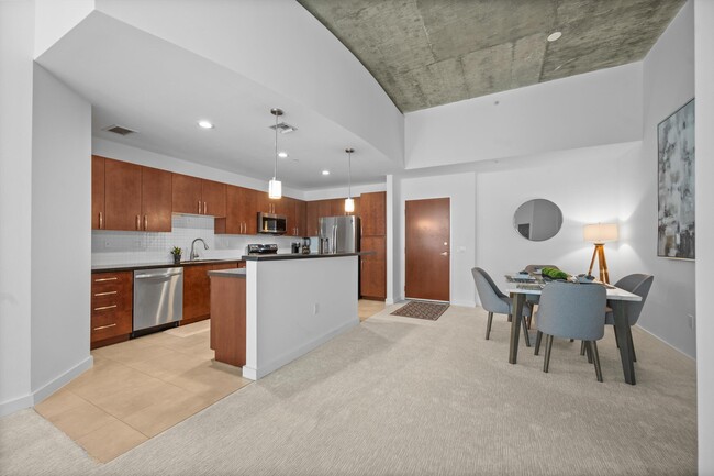Building Photo - 300 S Australian Ave Unit 1619