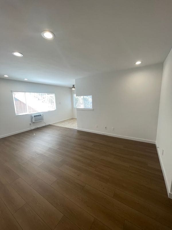 Photo - 744 Pier Ave Unidad 1