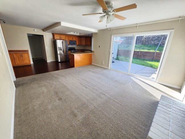 Photo - 735 Wedgewood Dr