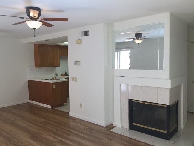 Cute & Private End Unit 3+2.5 Light & Brig... - Cute & Private End Townhome Unit 3+2.5 Light & Brig...