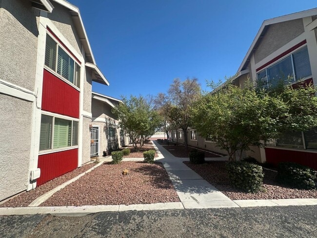 100 S Crestline Dr