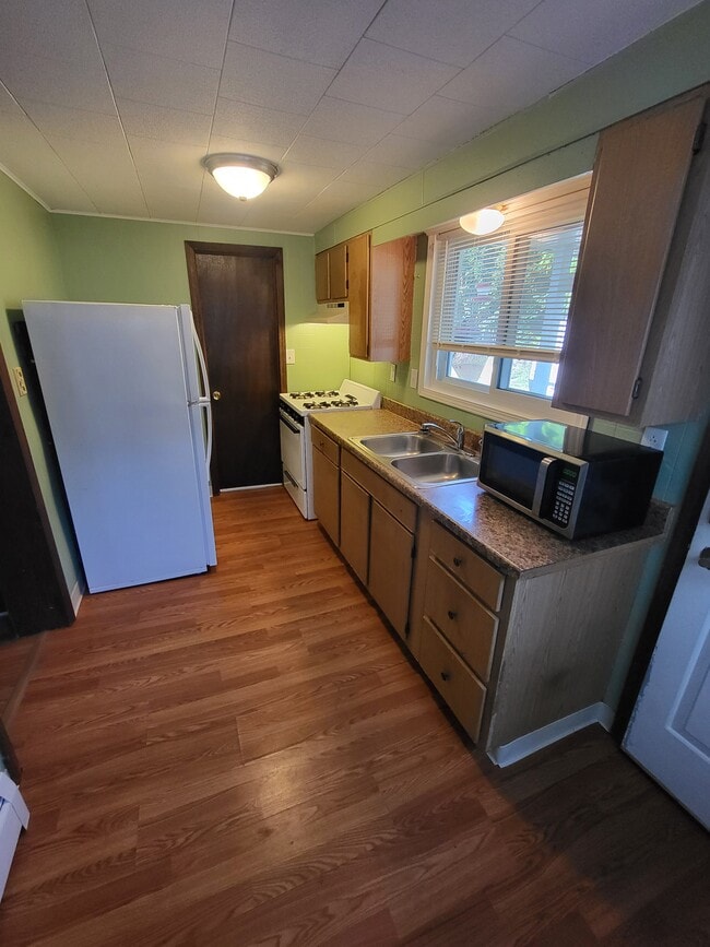 318 United Ave Unit Lower