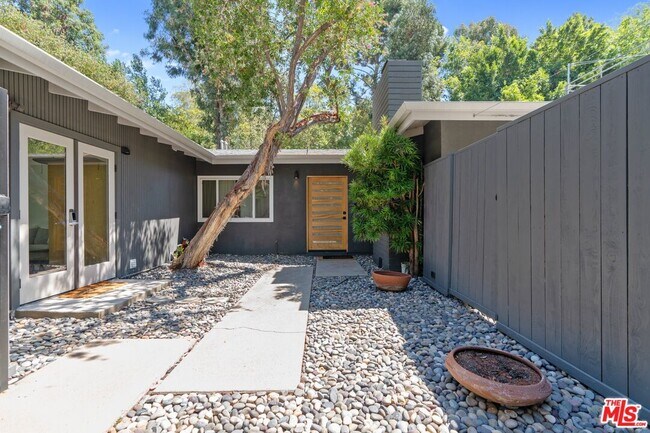 Photo - 2820 Nichols Canyon Pl