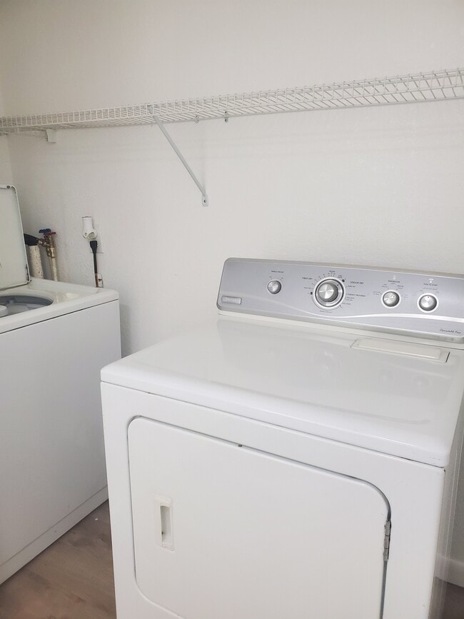 Photo - 914 Bayless St