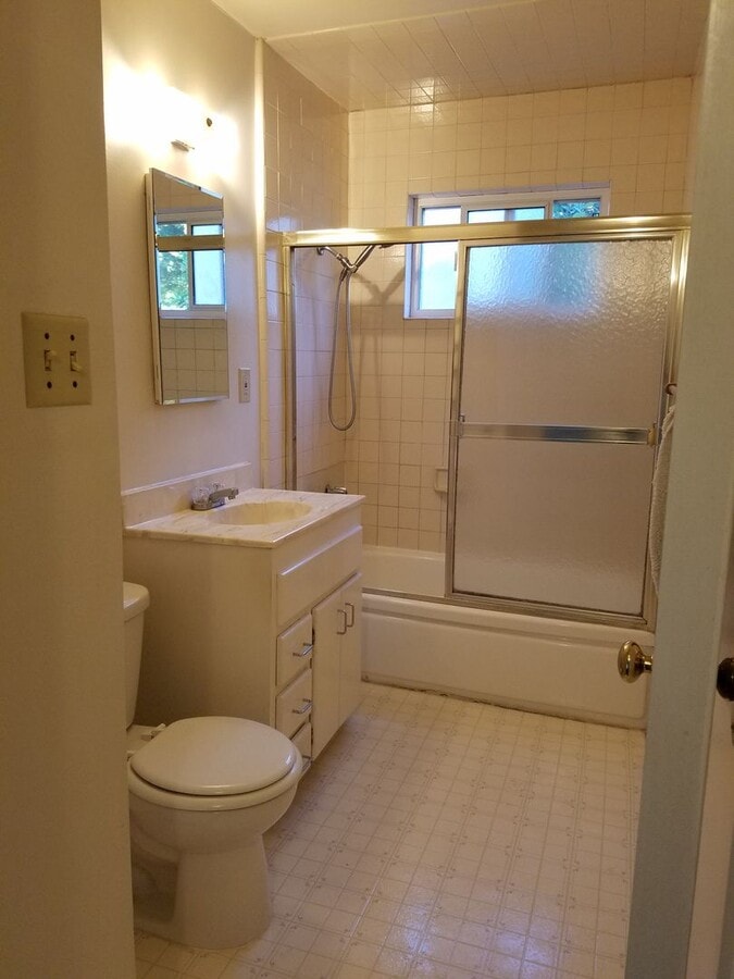 Photo - 3bd/2ba House w/ Large Backyard, Available August 7, 2026