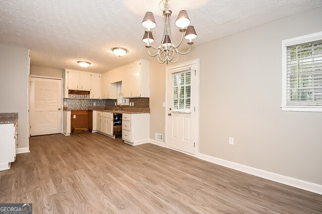 Photo - 220 Carmichael Rd