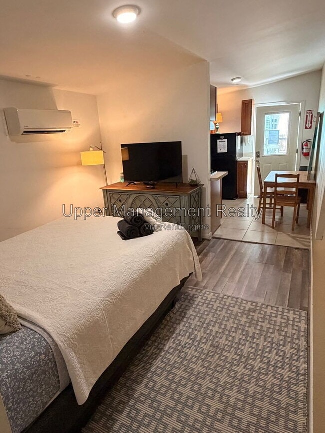Building Photo - 3314 Carondelet St Unit 3312