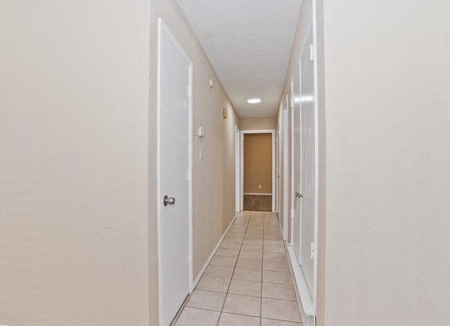 Building Photo - 8117 Foxfire Ln Unit A