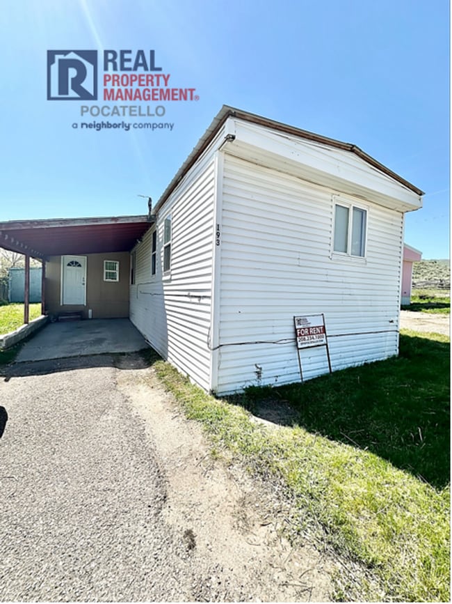 Building Photo - 3 Bed 1 Bath Mobile Home - Pets negotiable