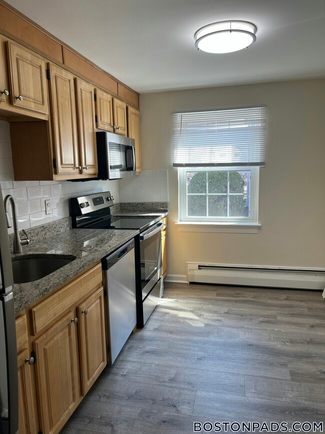 Building Photo - 10 Totman Dr