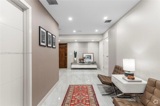 Building Photo - 221 NE 44th St Rental