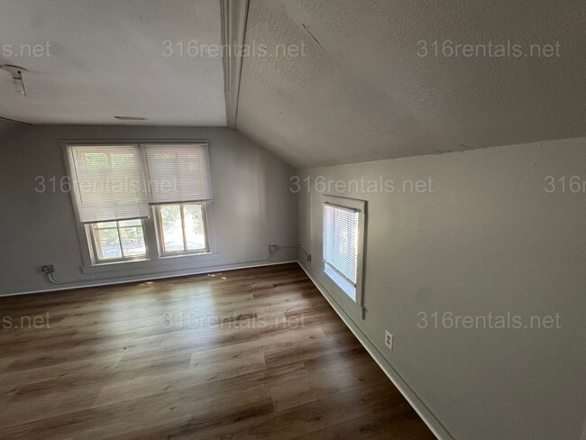 Photo - $1100 - 3 bed 1 bath - Single Family Home