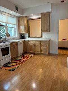 Building Photo - 8 Railroad Ave Unit 8