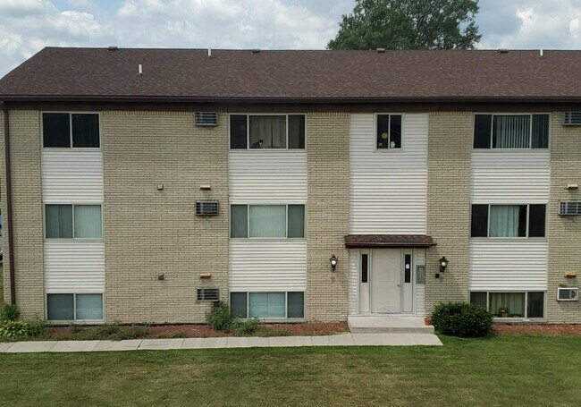 Photo - 1875 Michigan Ave