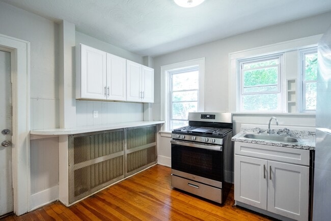 Photo - 787 4th Ave