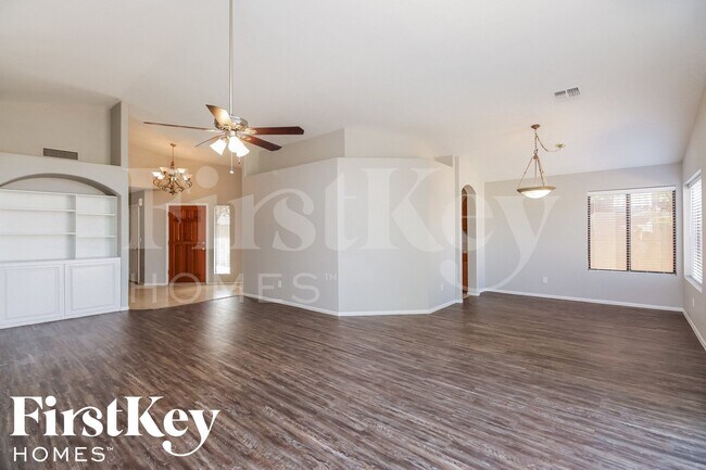 Photo - 306 E Vaughn Ave