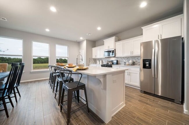 Building Photo - Gorgeous 3/2.5/2 Bonus Office!